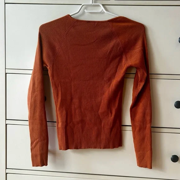 Rust Ribbed Top (Icône) - Picture 3 of 4